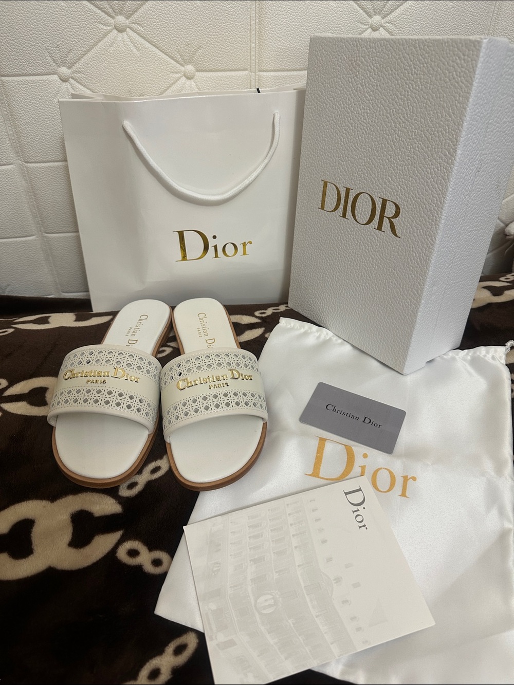 🌺🌺 NWT Christian  Dior White Logo Slide Sandals size 39
